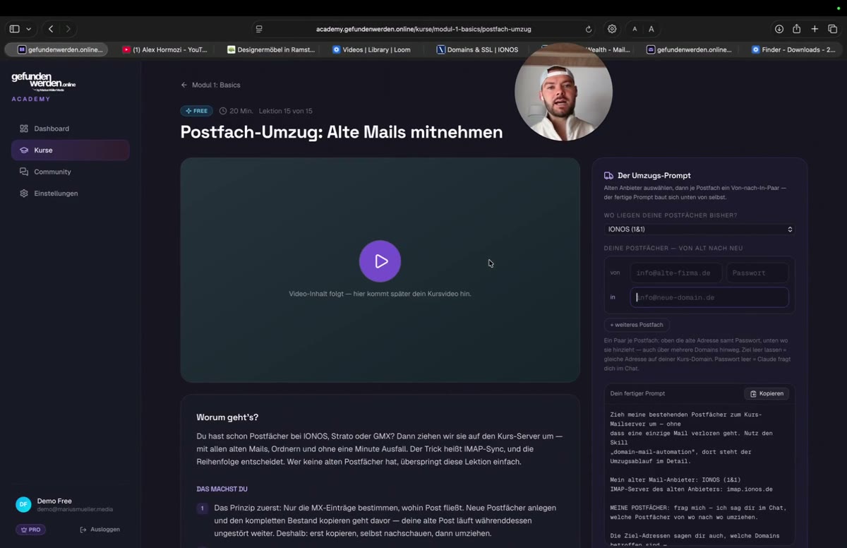 Eine Lektion der gefundenwerden.online Academy: links das Kursvideo, rechts baut der Umzugs-Baukasten den fertigen Claude-Prompt live zusammen